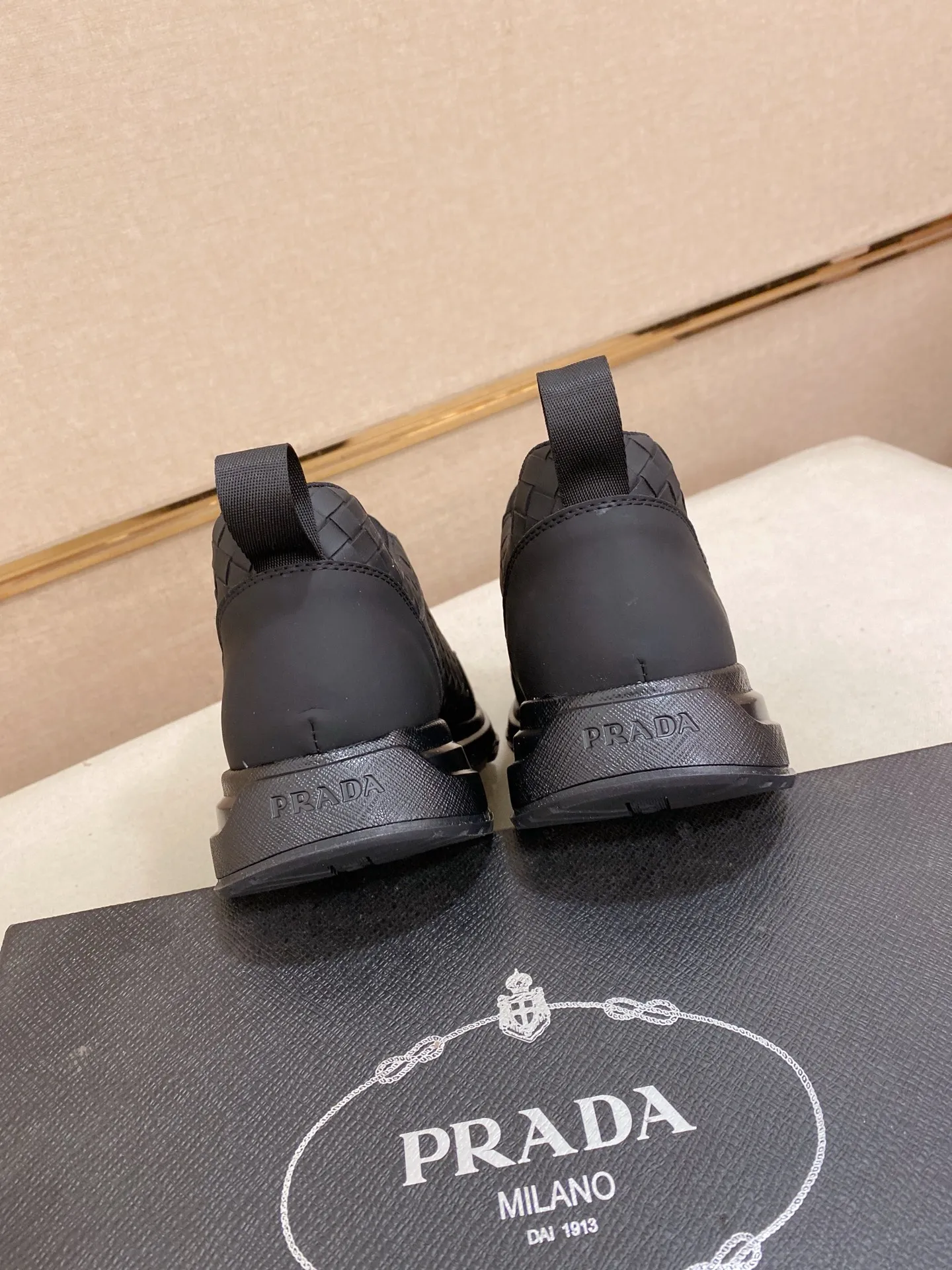 Men's men's shoes💰: 440💰[Prada～Prada] Trendy new styles are on the market. Same style as the official website. Counter quality. Original version. [Strong] [Strong] Imported selected first-layer cowhide. Comfortable and breathable sheepskin lining, fine workmanship, upper layer made of 100% pure cowhide, original last shape, comfortable on the feet, shoe sizes 38 to 44